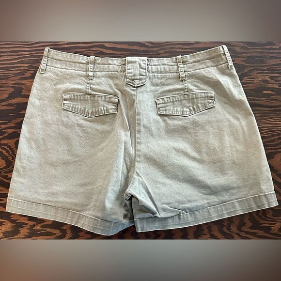 Woman’s Lee Shorts Olive Green Pockets (281) - Picture 2 of 3